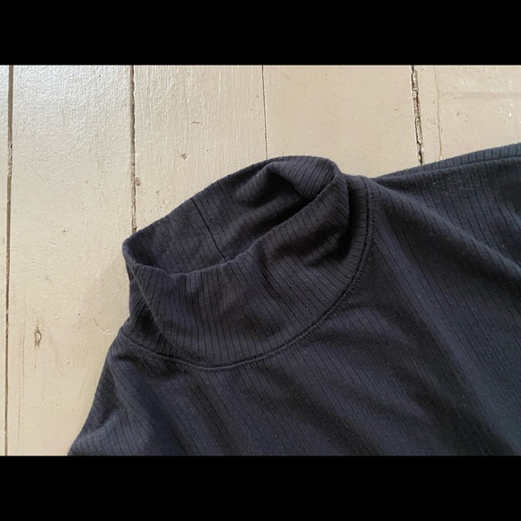 A & F black ribbed turtleneck - Picture 3 of 6